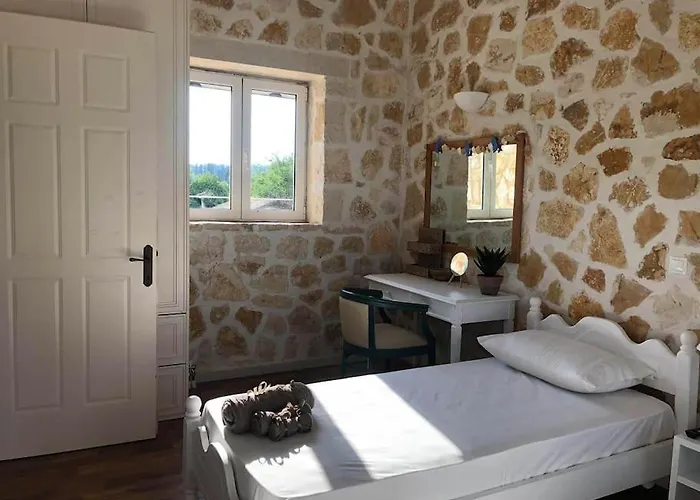 πέτρινη ιδιωτική με πισίνα *