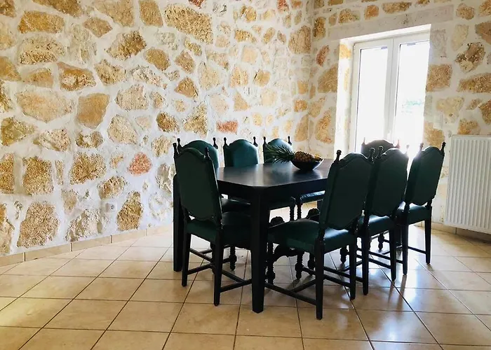 Apartment πέτρινη ιδιωτική με πισίνα Pouládes