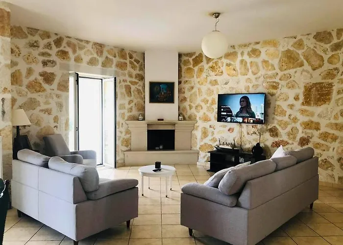 πέτρινη ιδιωτική με πισίνα Apartment *
