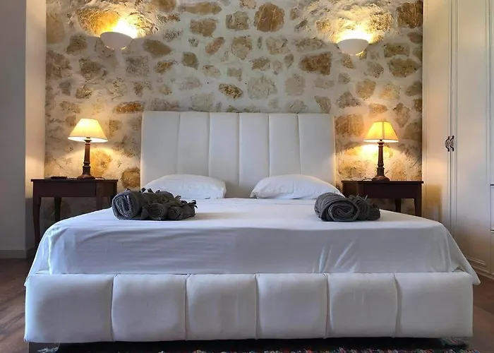 πέτρινη ιδιωτική με πισίνα