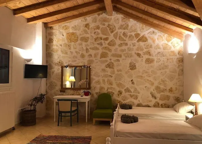 πέτρινη ιδιωτική με πισίνα Apartment Pouládes