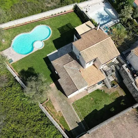 πέτρινη ιδιωτική με πισίνα