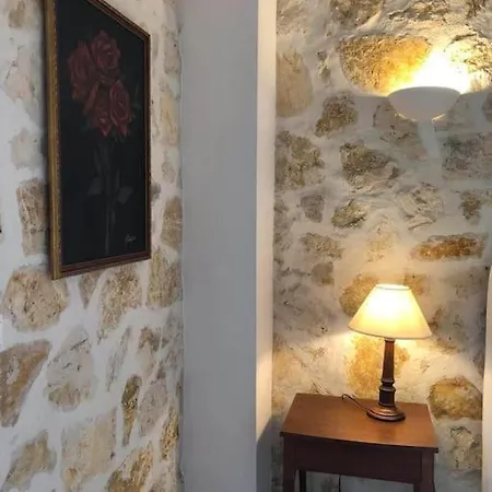 πέτρινη ιδιωτική με πισίνα Apartment *