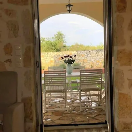 Apartment πέτρινη ιδιωτική με πισίνα Pouládes