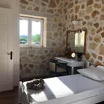 πέτρινη ιδιωτική με πισίνα *