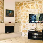 πέτρινη ιδιωτική με πισίνα Appartamento *