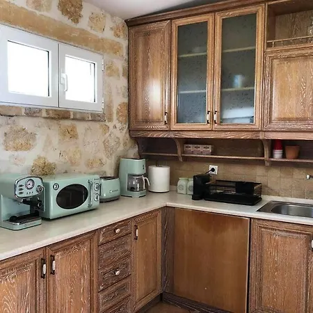 Apartment πέτρινη ιδιωτική με πισίνα Poulades