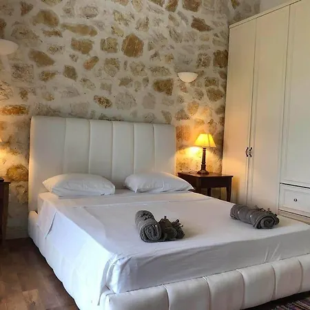 πέτρινη ιδιωτική με πισίνα Apartmán *
