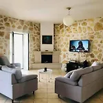 πέτρινη ιδιωτική με πισίνα Apartman *