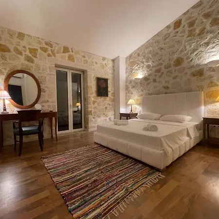 πέτρινη ιδιωτική με πισίνα *