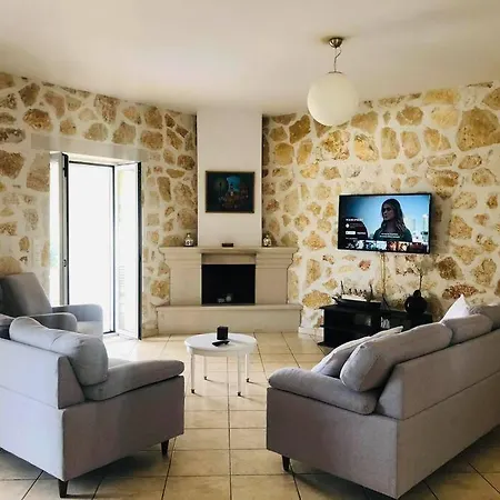 πέτρινη ιδιωτική με πισίνα 아파트 *