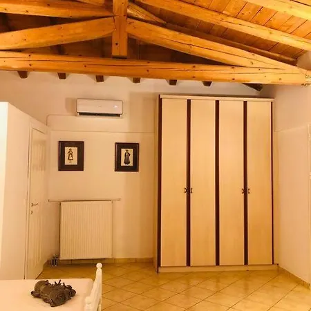 πέτρινη ιδιωτική με πισίνα * Pouládes