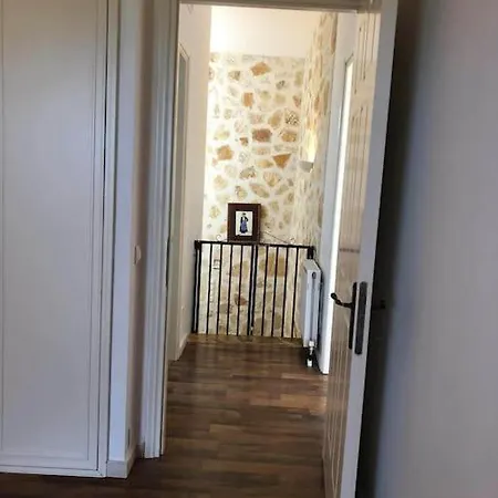 πέτρινη ιδιωτική με πισίνα